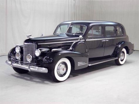 Random Cadi Victorian Bloxburg, 1940 Cars, 1940s Cars, Vintage Cars 1950s, Classic Cars Chevy, Luxury Car Brands, Cadillac Fleetwood, Classic Vehicles, American Classic Cars