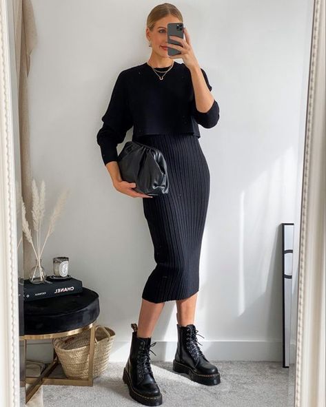 Black Boot Outfits, Style inspirations #blackbootsoutfit #bootsforwomen Dr Martens Boots Outfit, Svarta Outfits, Combat Boot Outfit, Dr Martens Outfit, Mode Pop, Black Boots Outfit, Doc Martens Outfit, Mode Zara, Stil Inspiration