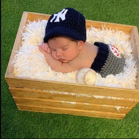 Yankees Baby - Baby Baseball Cap Pants - Father's Day Gift - Newborn - Photo Prop - Baby Cowboy Baby Clothes, Baby Boy Cowboy, Yankees Baby, First Halloween Costumes, Baby Baseball, Dallas Cowboys Baby, Holiday Hats, Baseball Baby, Football Baby