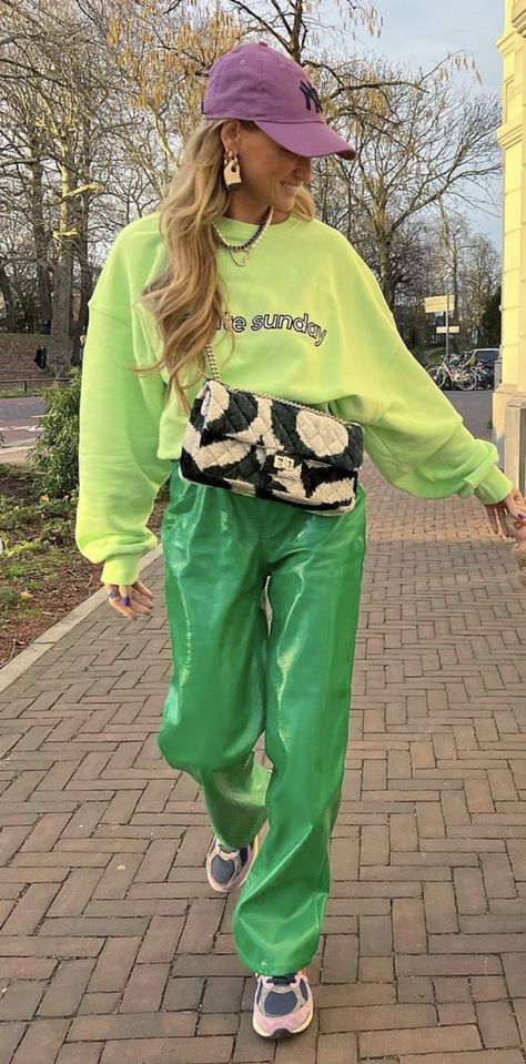 Green Leather Trousers Outfit, Casual Colourful Outfits, Maximalist Fashion Aesthetic, Dopamine Outfits Aesthetic, Dopamine Fashion Aesthetic, Matcha Green Outfit, Green Pants Outfit Winter, Bright Green Outfit, Chartreuse Outfit