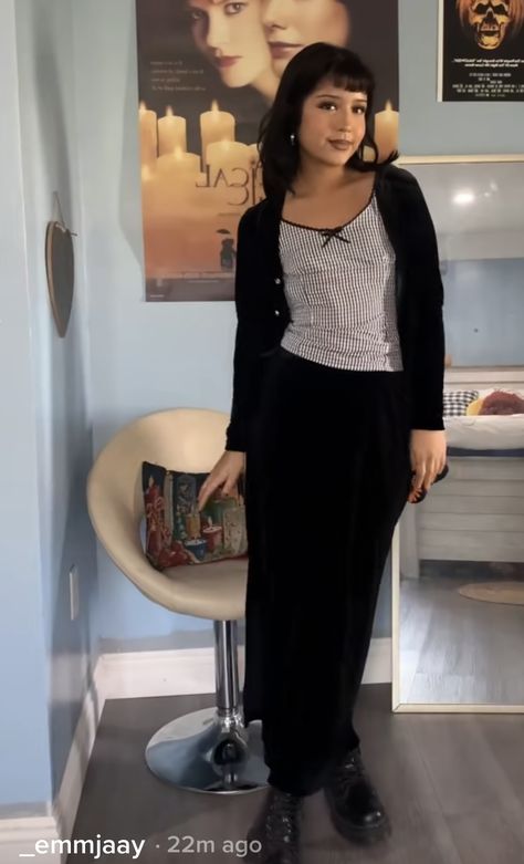 Casual Goth Work Outfits, Dark Modest Outfits, Conservative Goth Outfits, Grunge Office Outfit, Goth Teacher Outfits, Grunge Work Outfit, Grunge Business Casual, Alternative Business Casual, Goth Office Fashion