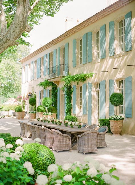 Meryl Davis and Fedor Andreev's Provence Wedding Is So Stunning It Deserves An Olympic Gold Medal Meryl Davis, Country Home Magazine, My French Country Home, Stunning Hotels, Provence Wedding, Exquisite Gardens, French Country Home, Garden Wedding Venue, Home Magazine