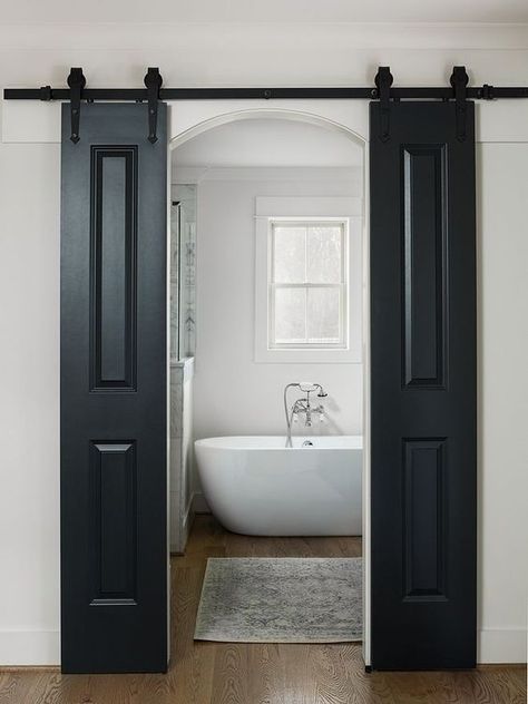 Makeover Kamar Mandi, Pintu Interior, Custom Barn Doors, تصميم داخلي فاخر, Modern Farmhouse Bathroom, Small Farmhouse, غرفة ملابس, Black Doors, Bathroom Renos