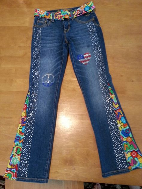 Not bad for making your own bell bottoms with fabric-tac and some iron ons :-) Homemade Bell Bottoms, How To Make Bell Bottom Jeans, Upsize Jeans, Jean Refashion, Jeans Tutorial, Bedazzled Jeans, Fabric Painting On Clothes, Boho Jeans, Diy Clothes And Shoes