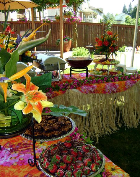 Hawaii Bbq Party, Luau Rehearsal Dinner Ideas, Hawaiian Luau Aesthetic, Luau Buffet Table Ideas, Hawaiian 16th Birthday Party, 40th Birthday Luau Party, Luau Engagement Party Ideas, Fancy Luau Party Ideas, Hawaiian Bbq Party