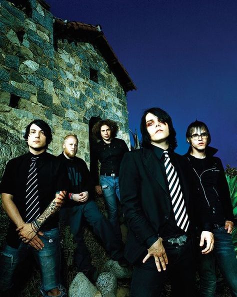 Mcr Black Parade, My Chemical Romance Poster, Mcr Band, Gerard And Frank, Silly Bands, I Love Mcr, Black Parade, Mikey Way, Bad Romance