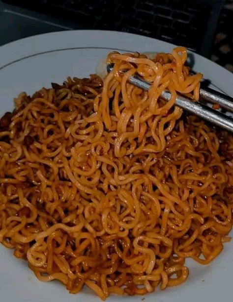 Indomie Recipe, Fire Noodles, Delicious Food Image, Food Korean, Soul Food Dinner, Fire Food, Spicy Noodles, Food Babe, Food Therapy