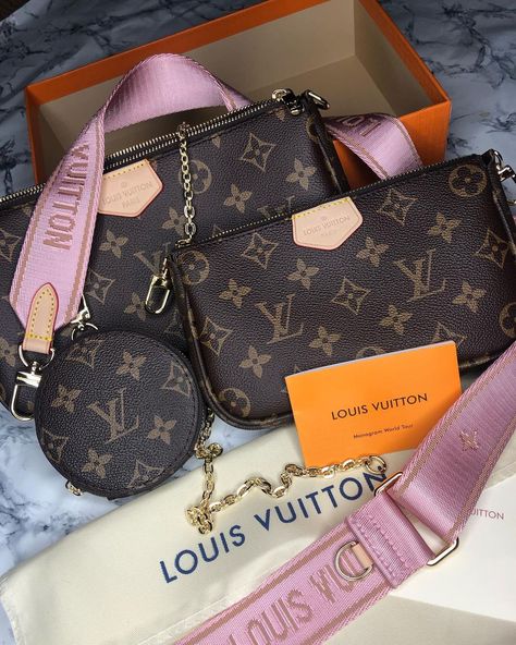 Lv Pink Strap Bag, Multi Pochette Louis Vuitton, Pink Louis Vuitton Bag, Chav Outfits, Lv Multi Pochette, Cute Family Pictures, Pochette Louis Vuitton, Louis Vuitton Multi Pochette, Lv Pochette