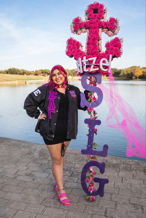 Sorority Staff Stick Ideas, Sorority Staff Stick, Sigma Lambda Gamma, Sorority Themes, Alpha Kappa Alpha, Photoshoot Concept, Paddle Board, Graduation Photos, Chi Chi