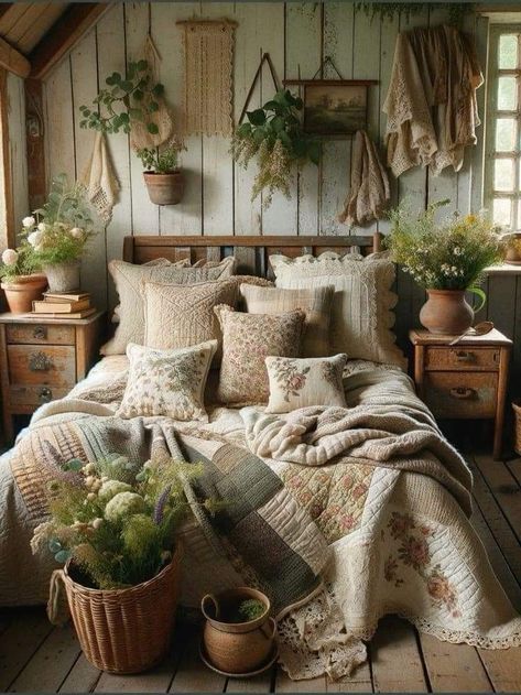 Soft Earth Tones, Rustic Bedding Sets, Country Style Bedroom, Film Grain, Quilts Vintage, Cabin Bedroom, Best Bedding Sets, Cottage Charm, Cottage Life