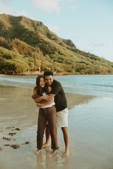 Playful Sunrise Photoshoot | Hawaii Photographer | Spring Couples Photoshoot | Retro Vibes | Cute Couples Photos | Couples Picture | Couples Pose Ideas | Couples Outfit Ideas | Saya and Teo decided to make their honeymoon even more memorable with a truly magical sunrise photoshoot in Hawaii! Click to read why sunrise beach photoshoot are so worth it and see more spring photoshoot ideas in their casual couples beach photoshoot! Vacation Poses For Couples, Oahu Photoshoot, Sunrise Beach Photoshoot, Spring Photoshoot Ideas, Spring Couples Photoshoot, Couples Beach Photoshoot, Honeymoon Photoshoot, Sunrise Photoshoot, Couples Picture