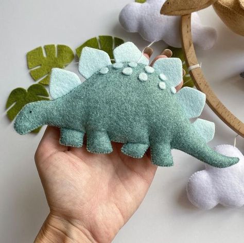 Baby Mobile Boy, Dino Nursery, Felt Baby Mobile, Dinosaur Nursery Decor, Baby Mobile Felt, Baby Mobil, Gifts For New Mothers, Baby Boy Mobile, Diy Bebe