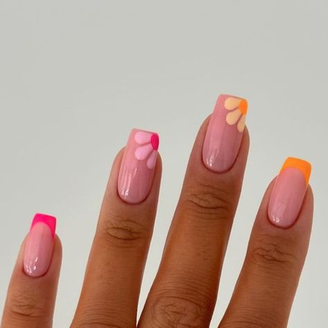 Charlotte Herberts on Instagram: "Spring Flowers 🧡🌸💐

@glossifyofficial 
@lucypastorellitools_ 
@thepromiseringco 

Inspo - @lillypalm__ 

#springnails #flowernails #flowernailart #flowers #daisynails #longnails #squarenails #pinknails #orangenails" Kentucky Derby Nails, Derby Nails, Daisy Nails, Nice Nails, Flower Nail Art, Orange Nails, March 4, Square Nails, Nails Designs