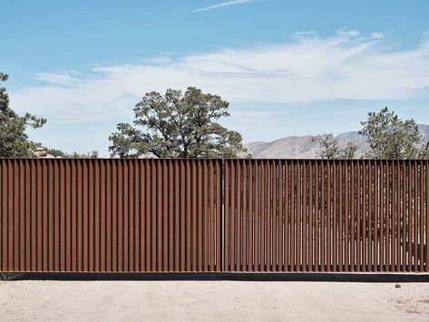 Gallery of High Desert Retreat - San Jacinto / United States / 2021 | Picture 82 | Dark Siding, Drive Gates, Landscape Fence, Gated Entrance, Desert Retreat, Garage Gate, Floating Architecture, Electric Gates, Fence Screening