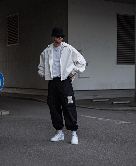 Minimal Streetwear Men, Chinese Streetwear Men, Chill Outfit Men, Korean Men Fashion Streetwear, Streetwear China, Minimal Outfit Men, Men Boots Outfit Street Styles, Chill Outfits Men, Outfit Grid Streetwear