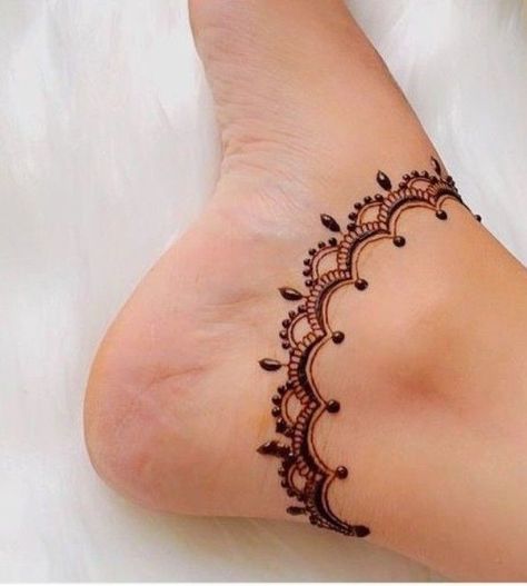 Legs Mehndi, Henna Designs Wrist, Mehndi Designs Fingers, Foot Henna, Henna Tattoo Hand, Henna Tattoo Designs Hand, Legs Mehndi Design, Pretty Henna, Simple Henna Tattoo