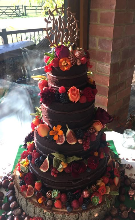 Chocolate Frosted Wedding Cake, Wedding Cake Brownies, Dark Chocolate Wedding Cake, Wedding Cake Chocolate Strawberries, Naked Chocolate Wedding Cake, Wedding Cake Frosting, Raspberry Wedding, Fruit Wedding Cake