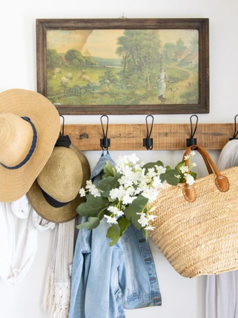 Spring Entryway Decor, French Country Entryway, Small Foyer Ideas, Spring Entryway, Small Entryway Bench, Cottagecore Interior, Cottage Entryway, Entryway Decor Ideas, Bench Decor