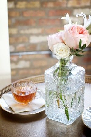 Cut-crystal whiskey decanter as vase. I love the idea of repurposing things. I have a beautiful crystal wine decanter that was my husband's great-grandmother's that I can do this with. Great idea! Decanter Display, Glassware Crafts, Vintage Decanter, Decanter Decor, Concrete Vases, Crystal Decanter, Crystal Glassware, Antique Vase, Crystal Vase