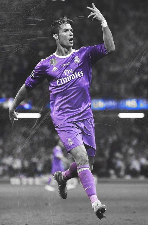 Ronaldo 💔⚔️ Cristiano Ronaldo Noodle Hair, Ronaldo Purple, Ronaldo Shirtless, Cristiano Ronaldo Shirtless, Real Madrid Cr7, Juventus Team, Ronaldo Madrid, Noodle Hair, Cristiano Ronaldo Hd Wallpapers