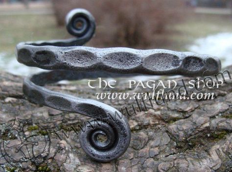 Hand Forged Jewelry, Flint And Steel, Iron Jewelry, Clothes Racks, Blacksmith Projects, Copper Jewellery, Handmade Silver Jewelry, Larp Costume, Twisted Metal