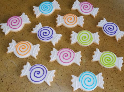 Candy Shaped Cookies, Cake Pastel Colors, Candy Cookies Decorated, Cutout Cookies Decorated, Birthday Cake Pastel, Garden Birthday Cake, Specialty Cookies, Decorated Christmas Cookies, Snack Cookies