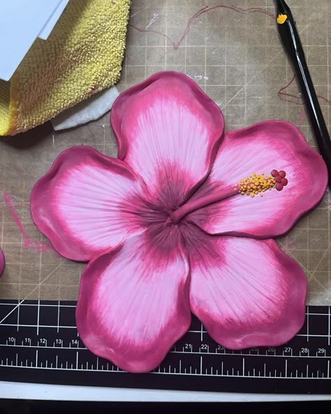 Another tray ready to be delivered. ✉️ 🌺 #roomdecor #hibiscus #flowers #hibiscusflower #sculpt #epoxiclay #yewelrytray #art Catholic Church Stained Glass, Cute Easy Paintings, Flower Clay, Flower Tray, Clay Diy Projects, Diy Artwork, Clay Baby, Cute Clay, Clay Art Projects