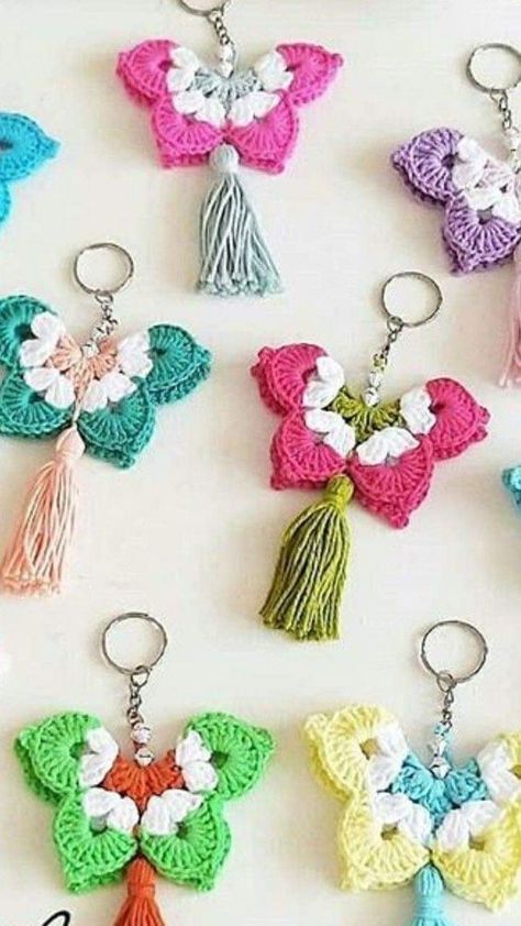 Animal Crochet Keychain- Pattern And Ideas Crocheted Keychains, ميدالية مفاتيح, Bookmark Diy, Crochet Keychains, Crochet Butterfly Pattern, Crochet Keychain Pattern, Pola Amigurumi, Crochet Wedding, Crochet Butterfly