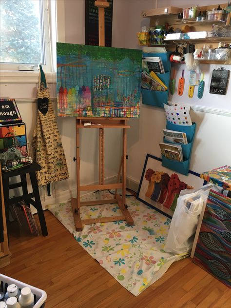 Drawing Corner Room, Painting Area In Bedroom, Painting Space In Home, Paint Corner Of Room, Small Art Studio Ideas Artists Work Spaces, Art Corner In Room, Art Corner Bedroom Small Spaces, Painting Corner Ideas, Mini Art Studio Corner