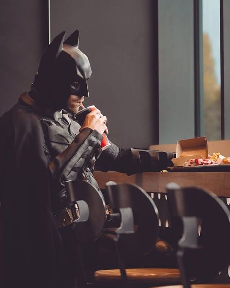 Celebrity Photos 📷 on Instagram: “Batman is enjoying a meal in these tough times! 😬 . . . . . . . . . . #batman #batmanedit #batmanart #batmanvsuperman #batmanbegins…” Batman, Instagram