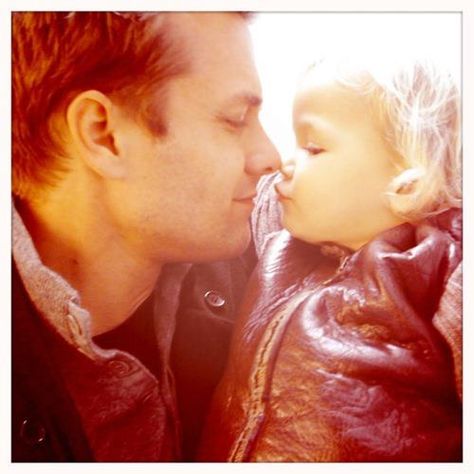 Gabriel Macht and daughter Men With Babies, Gabriel Macht Suits, Suits Tv Show, Mike Ross, Patrick J Adams, Specter Suits, Suits Harvey, Harvey Specter Suits, Suits Usa