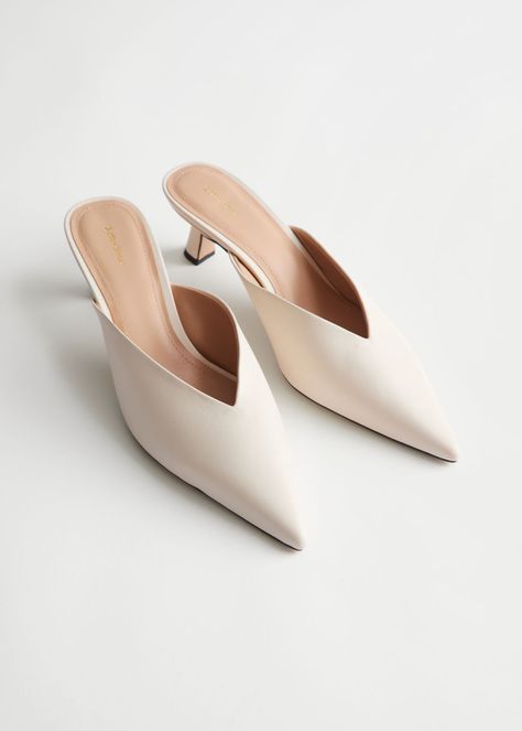 Pointed Mules, Cream Pumps, Cream Heels, White Kitten, Velvet Clutch, Trouser Outfits, White Kittens, Heel Mules, Leather Mules