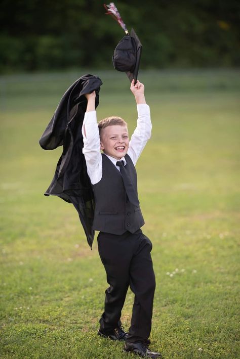 Kindergarten Photography, Kindergarten Graduation Pictures, Grad Ideas, Boy Pic, Kindergarten Graduation, School Photos, Graduation Pictures, Graduate School, Birthday Boy