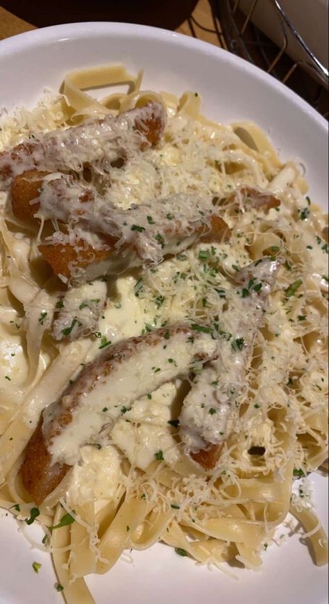 Olive Garden Alfredo, Cold Weather Food, Soul Food Dinner, Food Babe, Healthy Food Dishes, Food Chicken, Food Therapy, Healthy Food Motivation, Yummy Comfort Food