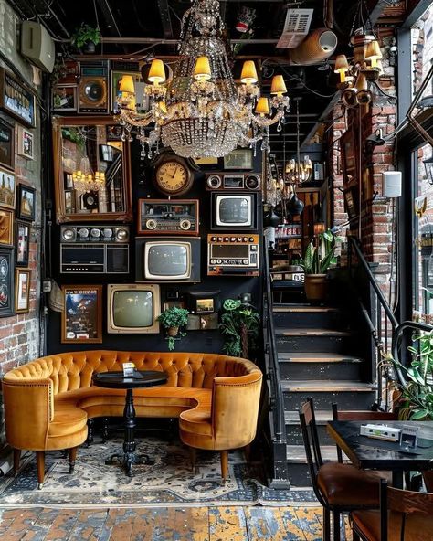 Unique Room Ideas, Vintage Cafe Design, Lounge Aesthetic, Vintage Coffee Shops, Boston Style, Unique Cafe, Retro Cafe, Stylish Interior Design, Vintage Cafe