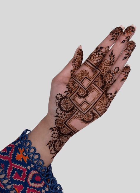 Durga Puja Mehndi Design Images Pictures (Ideas) Disney Henna, Flower Henna, Mehndi Design Images, Beautiful Mehndi, Henna Designs Hand, Durga Puja, Mehndi Designs For Hands, Mehendi Designs, Pictures Ideas