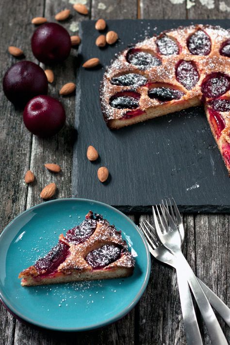 plum-almond-tart Santa Rosa Plum Recipes, Summer Fruit Recipes, Sweet Pizza, Plum Tart, Baked Sweets, Almond Tart, Plum Recipes, Black Plum, Tart Recipe