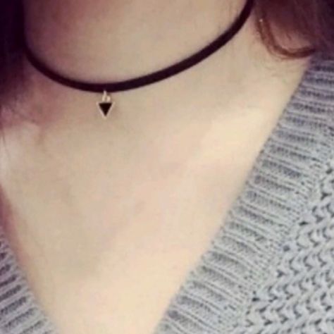 Adjustable Edgy Party Choker, Edgy Choker Necklace For Valentine's Day, Black Alternative Style Choker Necklace, Trendy Black Heart-shaped Choker, Edgy Black Choker Jewelry, Beach Evening, Rockabilly Tattoo, Metallic Party, Leather Choker Necklace