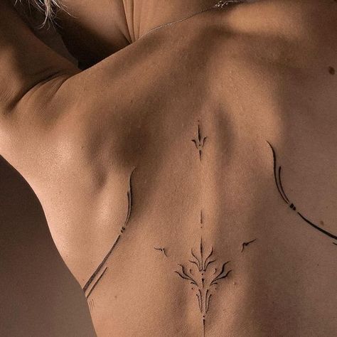 Back Composition Tattoo, Boho Back Tattoo, Ornamental Collarbone Tattoo, Ornamental Hip Tattoo, Sternum Moon Tattoo, Minimalist Sternum Tattoo Women, Sternum Ornamental Tattoo, Elegant Back Tattoos For Women, Symmetrical Tattoo Design