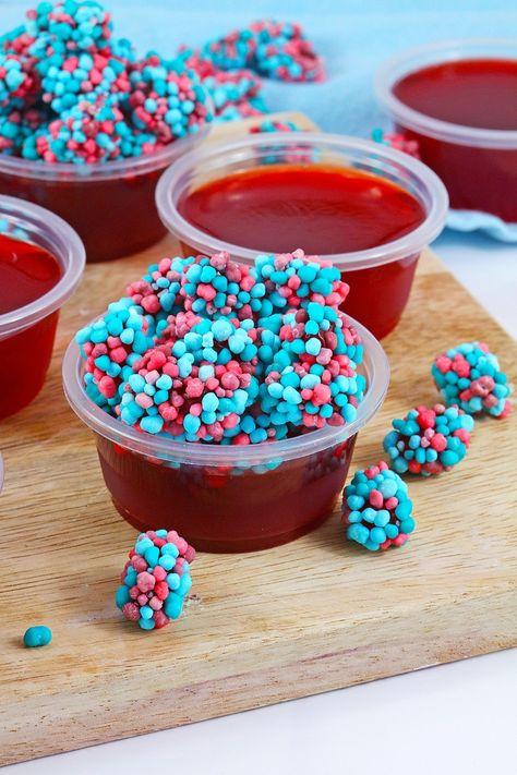 With their sweet candy flavor, berry gummy center, and fruity raspberry jello, these shots are an unexpected treat! Malibu Rum Jello Shots, Birthday Jello Shots, Best Jello Shot Recipes, Raspberry Jello Shots, Cherry Jello Shots, Rum Jello Shots, Cozy Hot Drinks, Best Jello Shots, Jello Shots Vodka