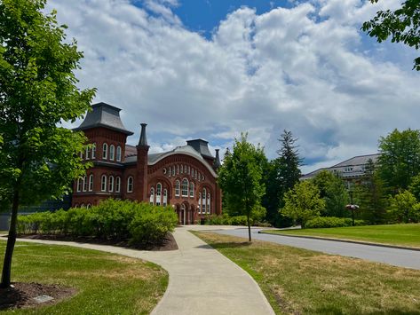 #vassar #newyork #aesthetic #college #oldbuildings #architecture #architecturephotography #love Vassar College Aesthetic, Vassar College, College Vision Board, Aesthetic College, Romanticizing School, College Aesthetic, Old Buildings, College Life, Pretty Places