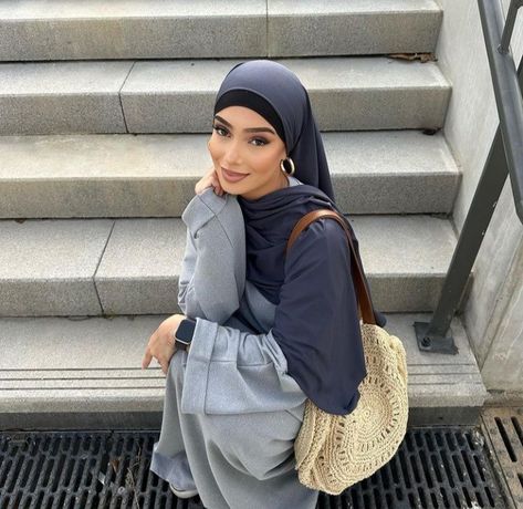 Muslimah Street Style, Modest Fashion Muslimah Street Style, Coverage Hijab Style, Headscarf Aesthetic, Full Coverage Hijab, Modest Fashion Muslimah, Modest Streetwear, Outfit Muslim, Fashion Muslimah