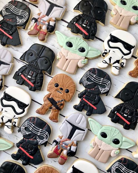 Chewbacca Cookies Decorated, Chewbacca Cookies, Chewbacca Cake, Darth Vader Party, Star Wars Theme Birthday, Star Wars Themed Birthday Party, Dragon Birthday Cakes, Star Wars Cookies, Disney Cookies