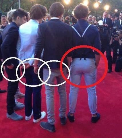 One Direction's bums look how Louis' is bigger then the rest of them. So funny. 50 Shades Darker, 1d Funny, One Direction Photos, One Direction Humor, Louis And Harry, One Direction Memes, One Direction Videos, One Direction Pictures, 1d And 5sos