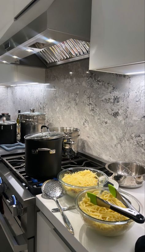 Luxury Kitchen Aesthetic, Oven Aesthetic, Cooking In Kitchen, Kiara Falcone, Healthy Lifestyle Food, Cooking Equipment, Fire Protection, Snap Food, Winter Aesthetic