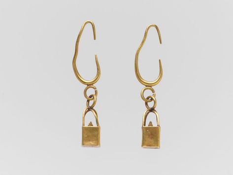 Pair of gold earrings with cage and ball pendants | Phoenician | Archaic | The Met Phoenician Jewelry, Greek And Roman Art, Ancient Jewellery, Types Of Earrings, Historical Jewellery, Bronze Earrings, Roman Art, Hoop Earring Sets, Ancient Jewelry