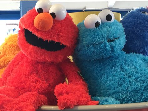 Elmo & Cookie Monster Cookie Monster Y2k, Elmo And Cookie Monster Matching Pfp, Elmo And Cookie Monster Wallpaper, Cookie Monster Aesthetic, Cookie Monster Pfp, Elmo Pictures, Cookie Monster And Elmo, Cookie Monster Plush, Cookie Monster Wallpaper