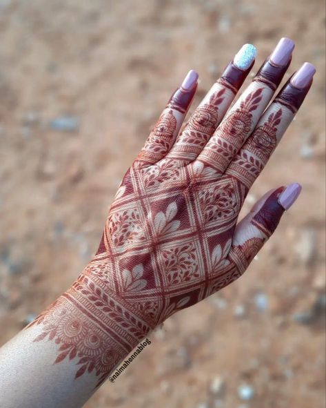 Henna Or Mehndi in Urdu Culture of centrl asia India Pakistan Turkish Africa Arab Countries Wedding Eid Speical #mehndi #henna #wedding #hennaart #hennaartist #mehndidesigns #hennatattoo #mehendi #mehndidesign #hennadesign #mehndiartist #hennadesigns #mehndiart #bride #bridalhenna #hennainspire #art #hennalove #indianwedding #bridalmehndi #bridal #mehandi #love #hennawedding #pakistaniwedding #hennainspo #mehndilove #whitehenna #mehndibride #hennainspiration #fashion #wedding #aesthetic #mehndi Aesthetic Mehndi, Short Mehndi Design, Arab Countries, Bridal Mehandi, Magical Pictures, Henna Wedding, Pictures Of Celebrities, Mehndi Designs Bridal Hands, Mehndi Designs For Kids