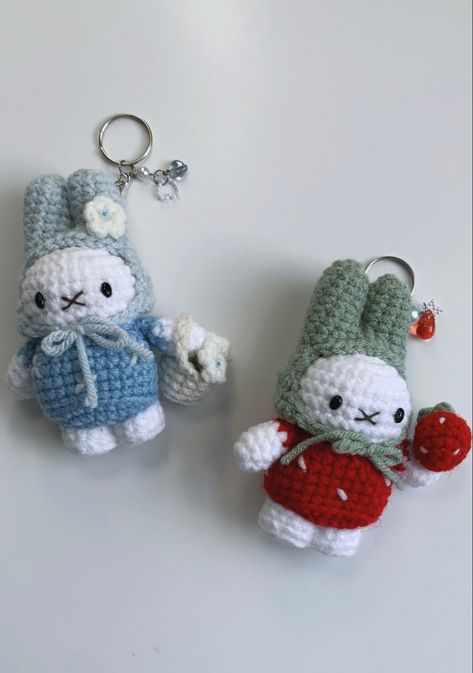 miffy crochet from @/bondinbuds on instagram Miffy Crochet, Crochet Fairy, Mode Crochet, Crochet Keychain Pattern, Crochet Design Pattern, Kawaii Crochet, Crochet Fashion Patterns, Fun Crochet Projects, Crochet Diy