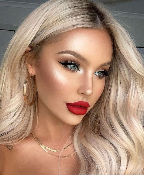 Blonde Hair Red Lips, Red Lips Makeup Look, Classic Makeup, Red Lip Makeup, Glamorous Makeup, Black Eyeliner, Light Makeup, Red Lipstick, Prom Makeup